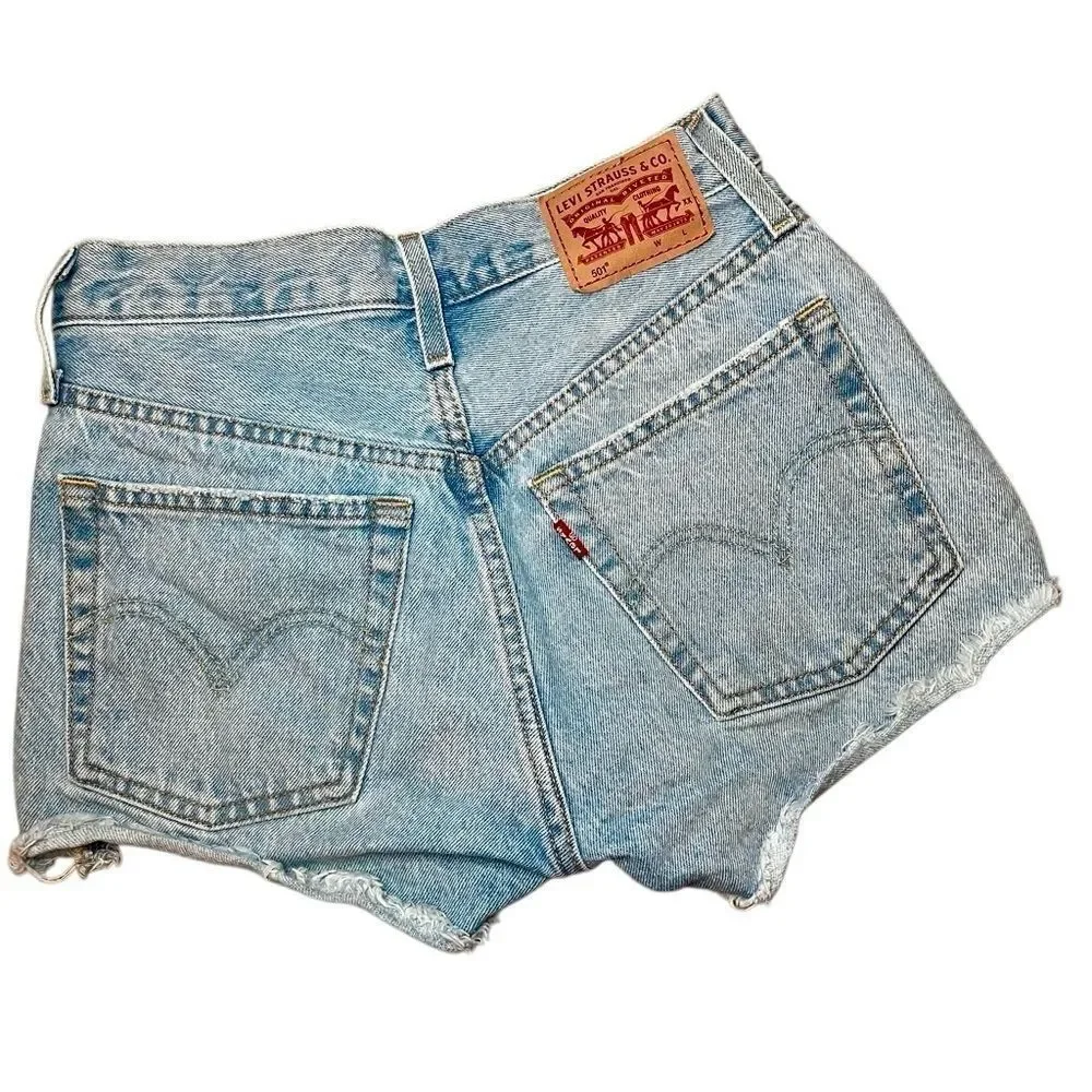 Levi’s 501 Original Fit High Rise Cutoffs in Light Blue Wash Women’s 24